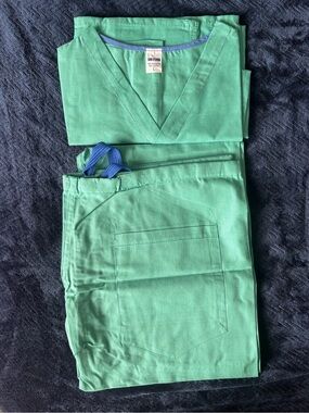 UNIF Men's Green Scrub Pants & Top with Blue Drawstring Accent